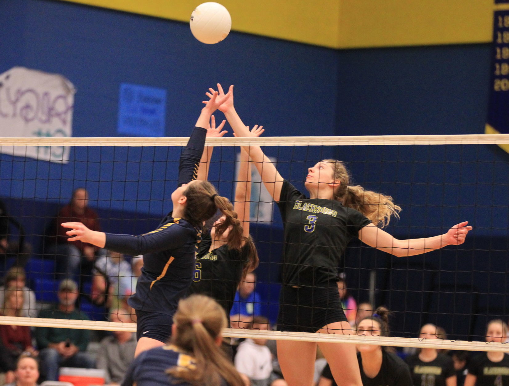 JLF_191119_vball_LoudounCo_BHS_rt02.jpg